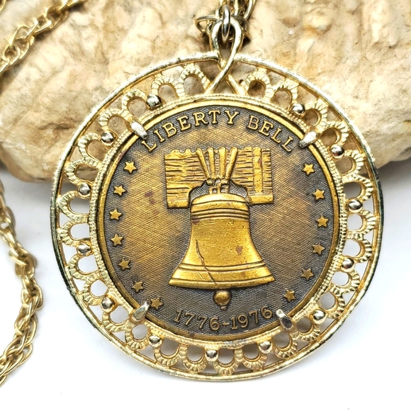 Vintage Liberty Bell Bicentennial Coin Pendant with Gold Toned Necklace - Picture 2 of 8